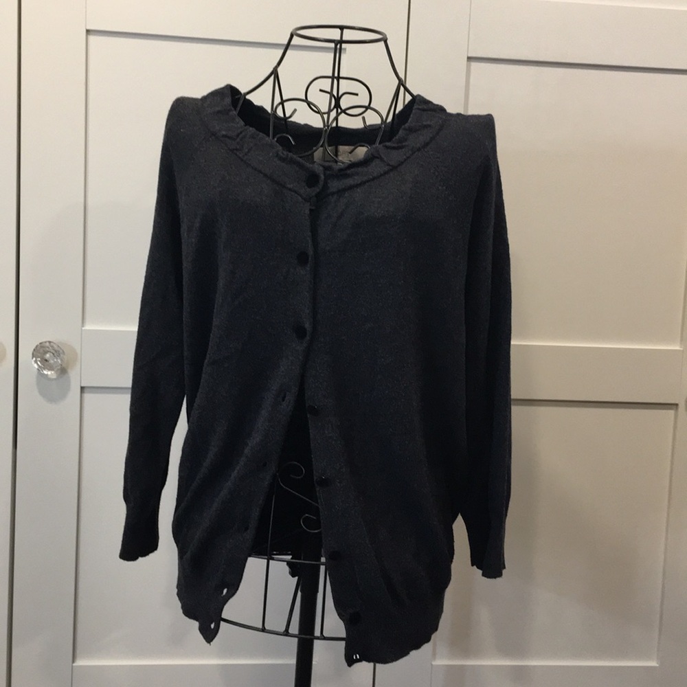 Ruffle neck cardigan with black buttons